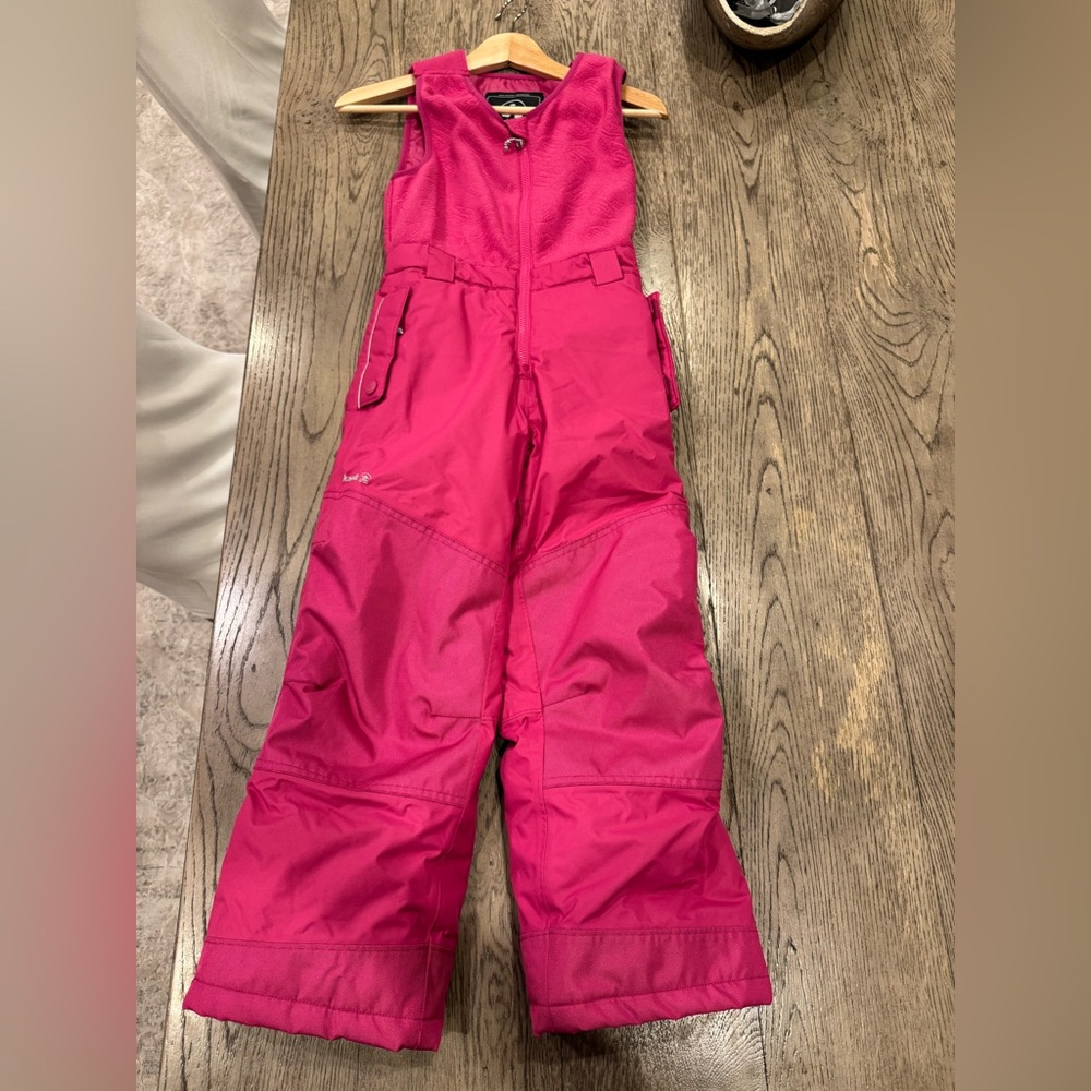 Kamik snow pants for girls. Size 7. Excellent condition.